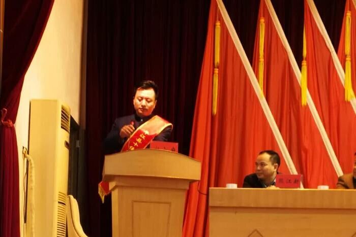 飲水思源，不忘初心，大愛飛天鷹