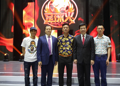 飛天鷹集團(tuán)董事長(zhǎng)吳耀軍與廣東衛(wèi)視總監(jiān)余得通共同出席廣東衛(wèi)視巜足球火》首播儀式！