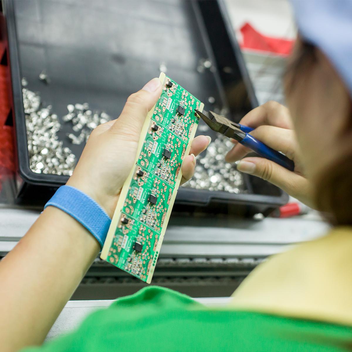 電源適配器廠家：元器件選型應(yīng)當(dāng)遵守哪些原則