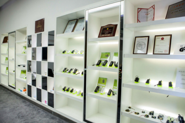 在哪里可以找到iec 62368電源適配器？