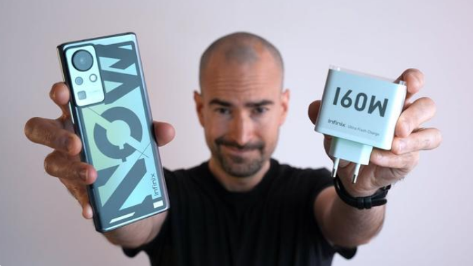 傳音搭載160W超級電源適配器，11分鐘可充滿4000mh大電池！